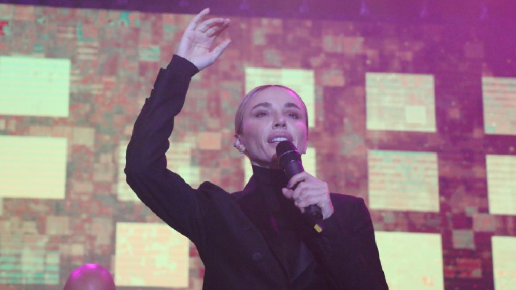 092234102-10.jpg